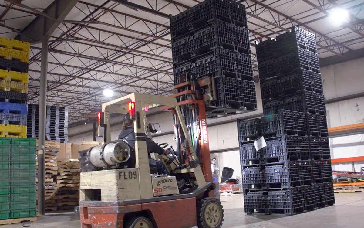 Rental plastic returnable containers